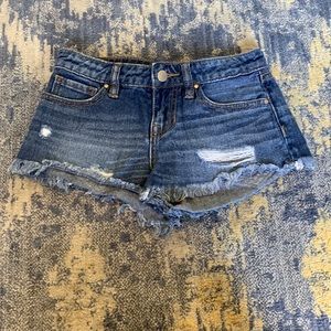 Never worn. Bullhead Denim Co. jeans low rise shorts. Size 00